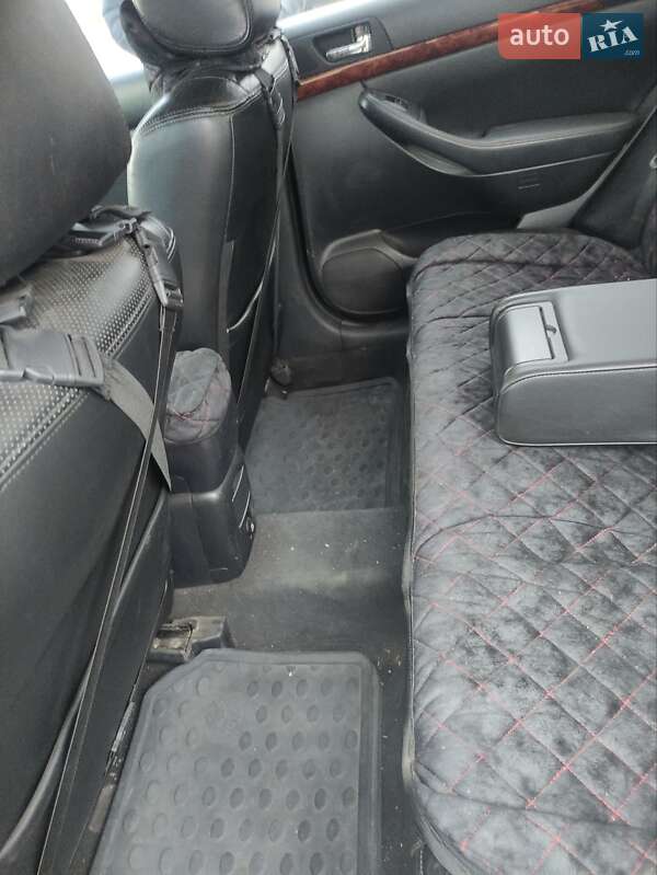 Седан Toyota Avensis 2004 в Белой Церкви