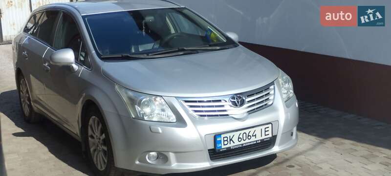 Універсал Toyota Avensis 2008 в Рівному