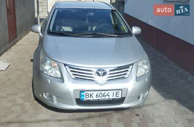 Універсал Toyota Avensis 2008 в Рівному