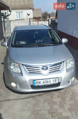 Універсал Toyota Avensis 2008 в Рівному