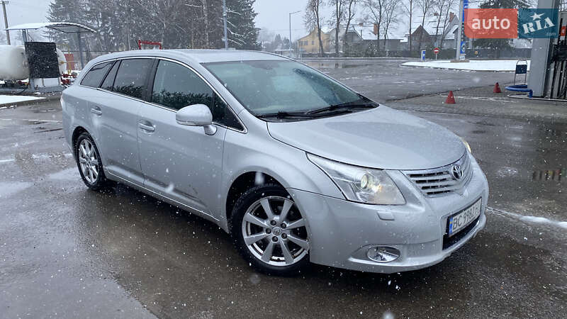 Универсал Toyota Avensis 2010 в Самборе