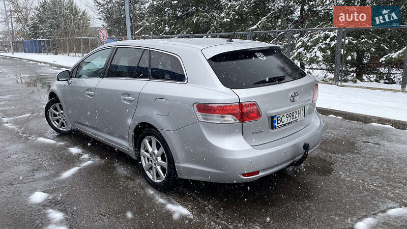 Универсал Toyota Avensis 2010 в Самборе