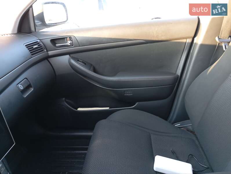 Універсал Toyota Avensis 2006 в Львові