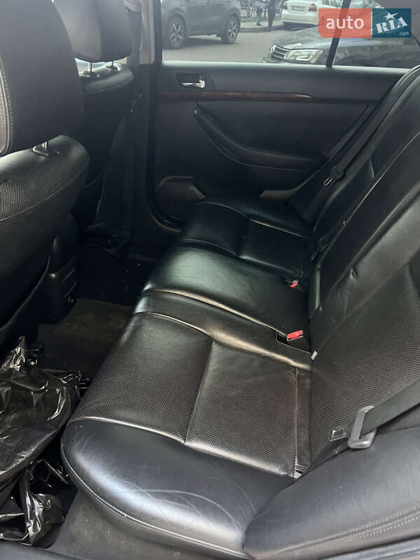 Седан Toyota Avensis 2005 в Одессе