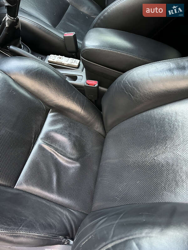 Седан Toyota Avensis 2005 в Одессе