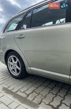 Універсал Toyota Avensis 2004 в 