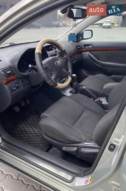 Універсал Toyota Avensis 2004 в 