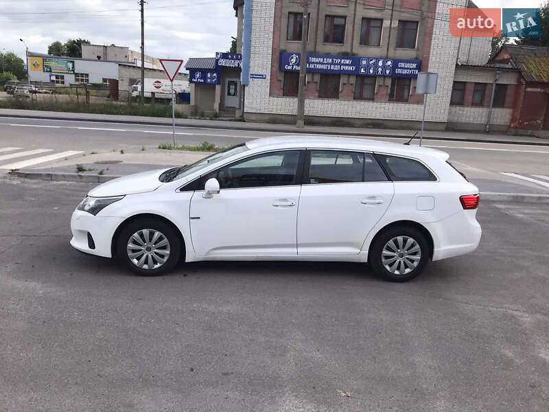 Універсал Toyota Avensis 2012 в Чернігові