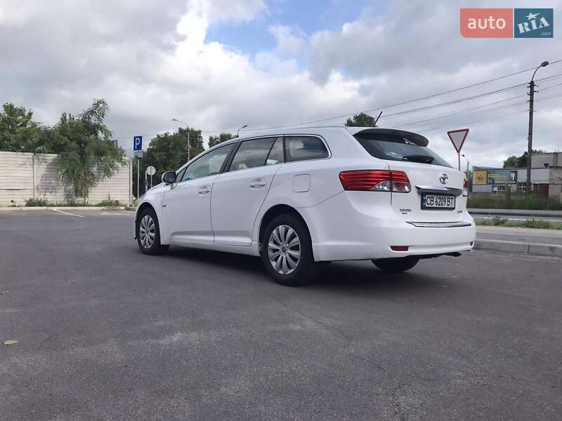 Універсал Toyota Avensis 2012 в Чернігові