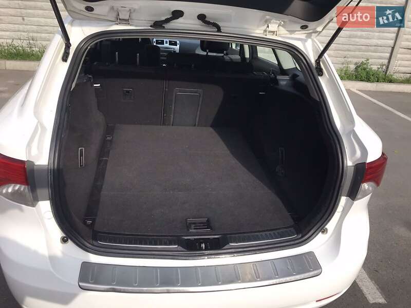 Універсал Toyota Avensis 2012 в Чернігові
