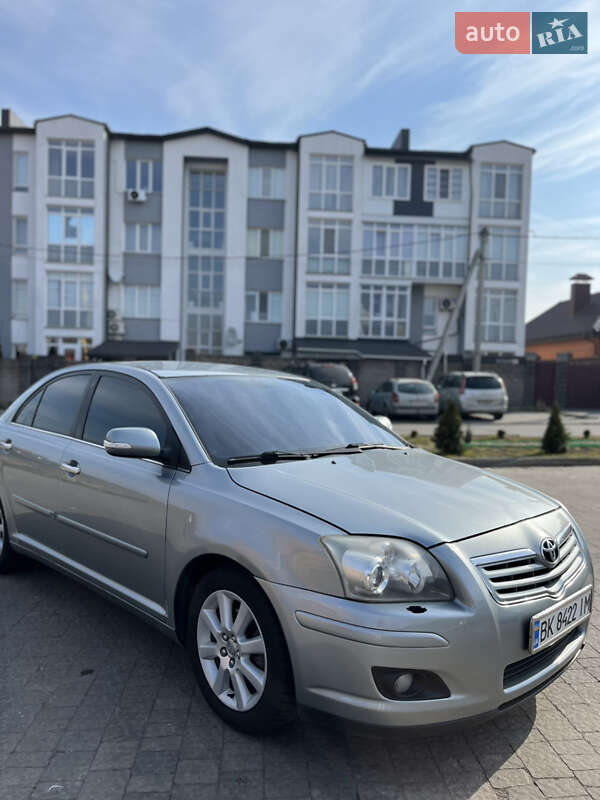 Седан Toyota Avensis 2008 в Ровно