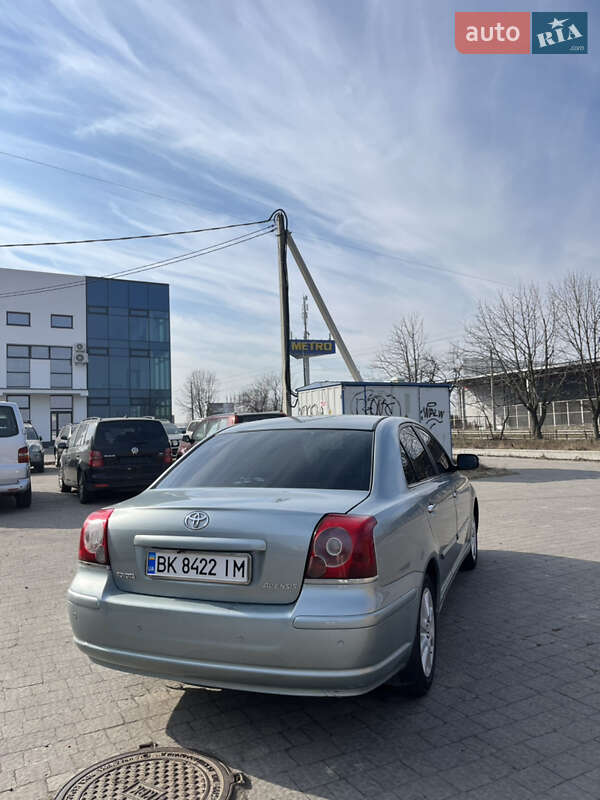 Седан Toyota Avensis 2008 в Ровно