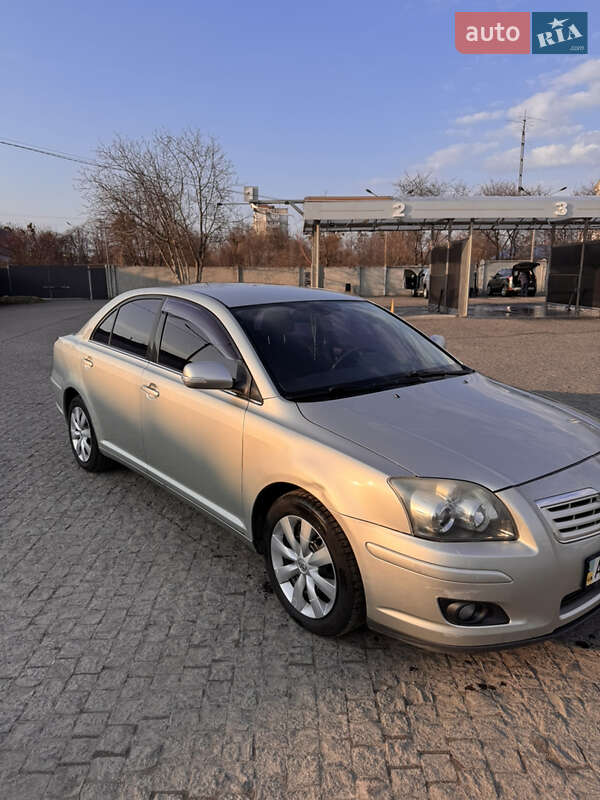 Седан Toyota Avensis 2008 в Полтаве