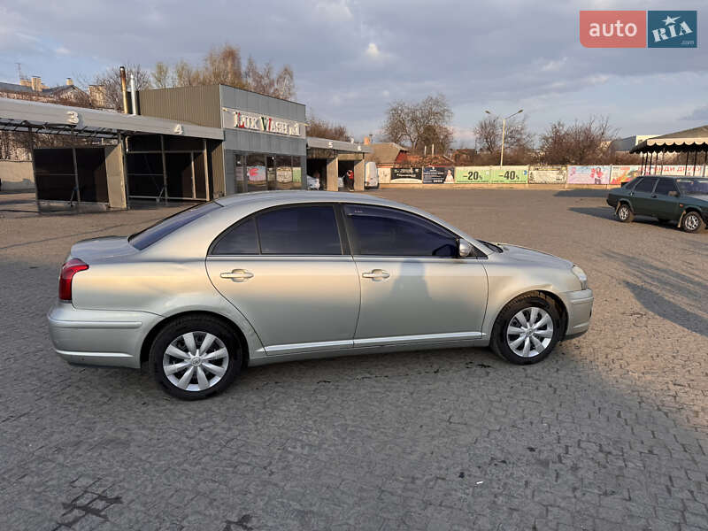 Седан Toyota Avensis 2008 в Полтаве