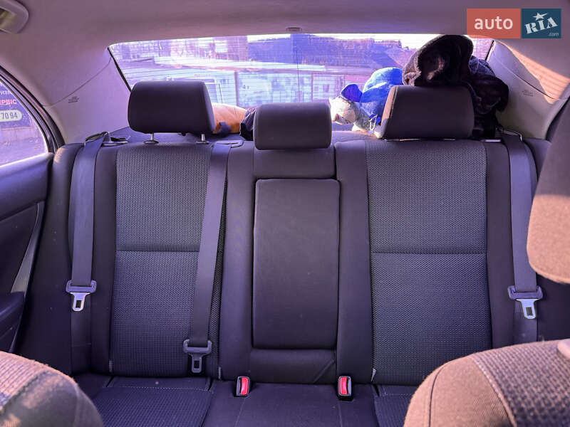 Седан Toyota Avensis 2008 в Полтаве