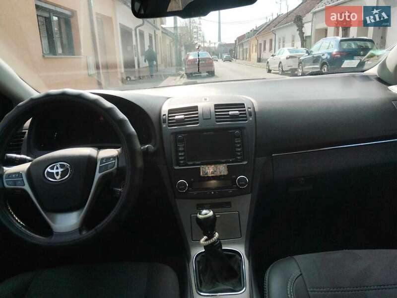Седан Toyota Avensis 2009 в Пирятині