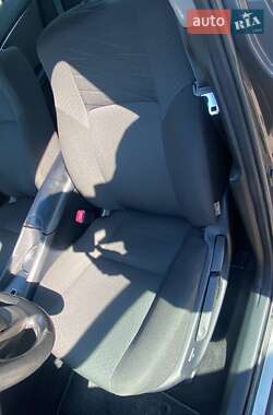 Седан Toyota Avensis 2009 в 