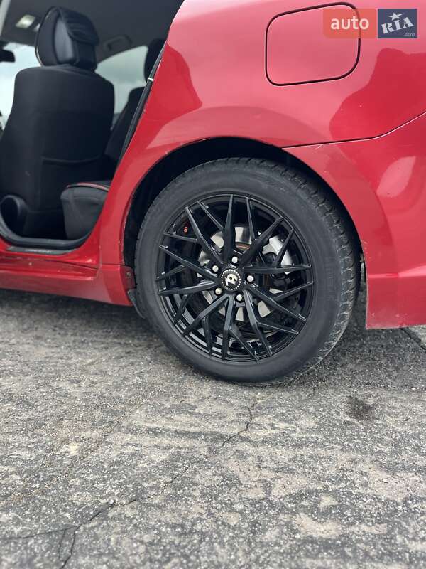 Седан Toyota Avensis 2010 в Виннице