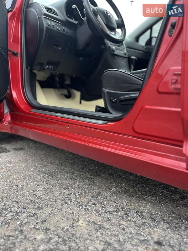 Седан Toyota Avensis 2010 в Виннице