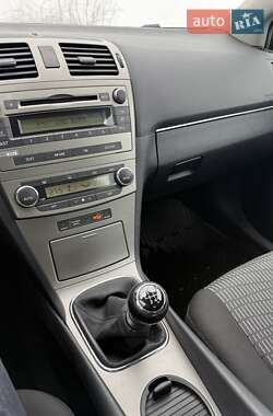 Седан Toyota Avensis 2011 в 