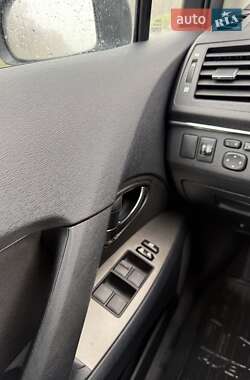 Седан Toyota Avensis 2011 в 