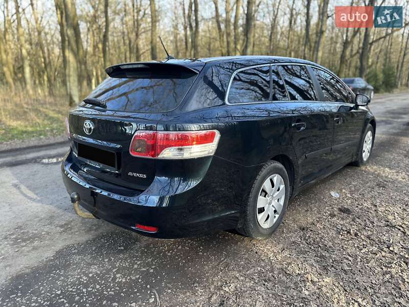 Универсал Toyota Avensis 2010 в Луцке