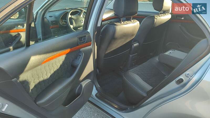 Седан Toyota Avensis 2008 в Дубні