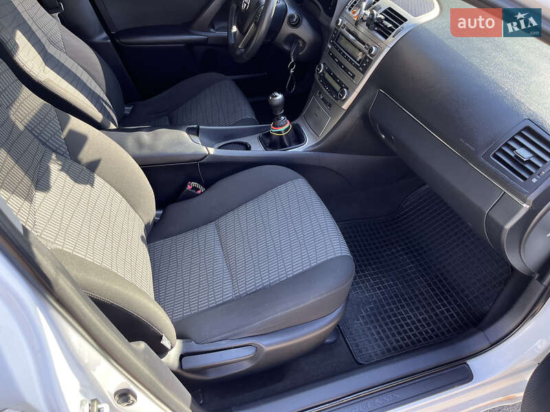Седан Toyota Avensis 2011 в Кривому Розі