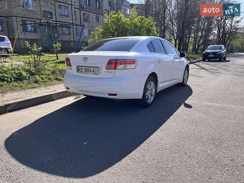 Седан Toyota Avensis 2011 в Кривому Розі