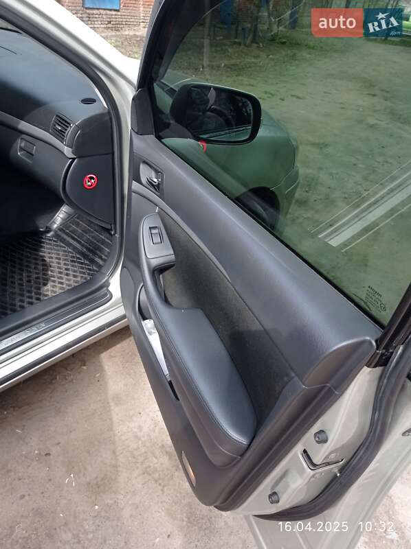 Седан Toyota Avensis 2008 в Кременчуге