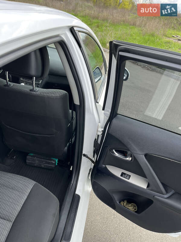 Універсал Toyota Avensis 2010 в Хмельницькому