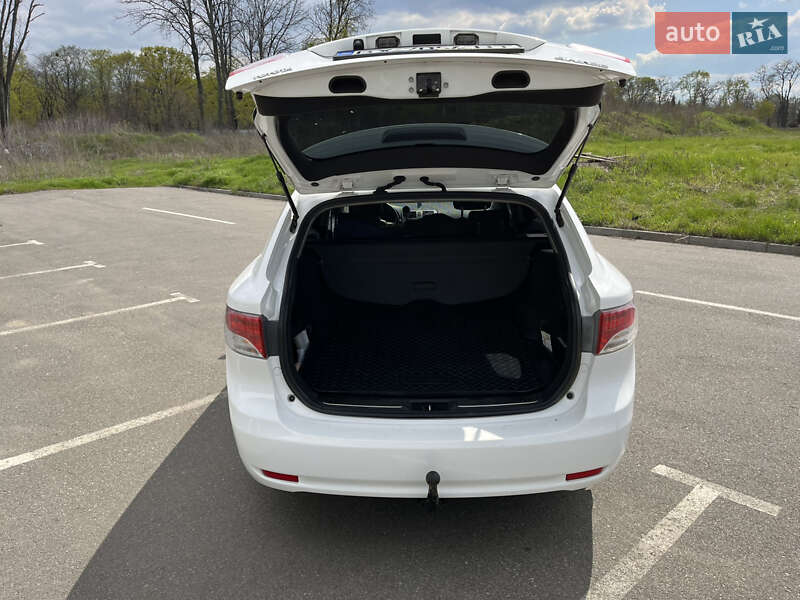 Універсал Toyota Avensis 2010 в Хмельницькому