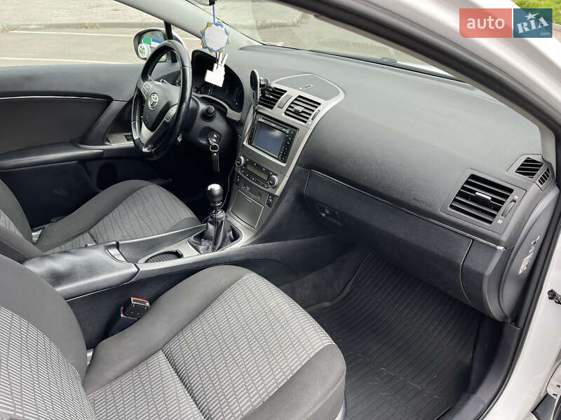 Універсал Toyota Avensis 2010 в Хмельницькому