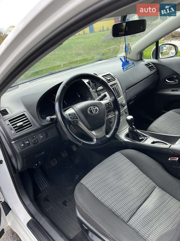 Універсал Toyota Avensis 2010 в Хмельницькому