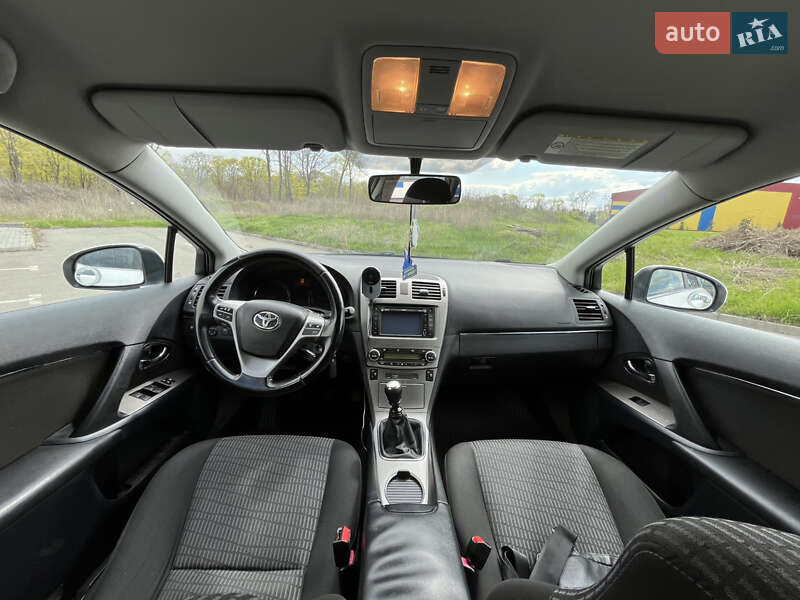 Універсал Toyota Avensis 2010 в Хмельницькому