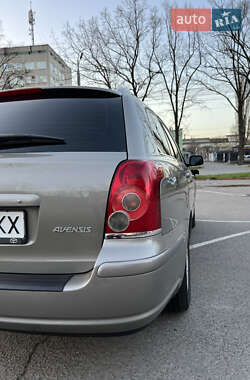 Універсал Toyota Avensis 2006 в 