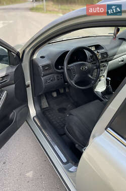 Універсал Toyota Avensis 2005 в 