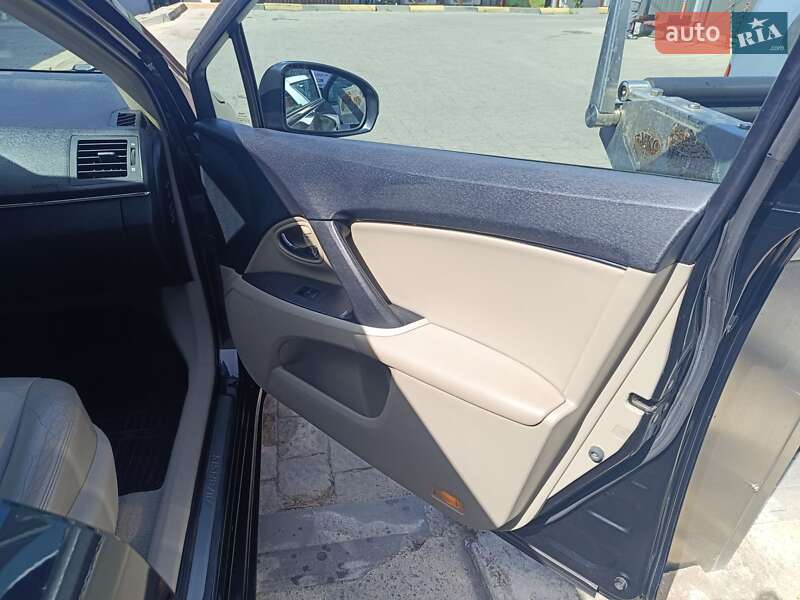 Універсал Toyota Avensis 2011 в Львові