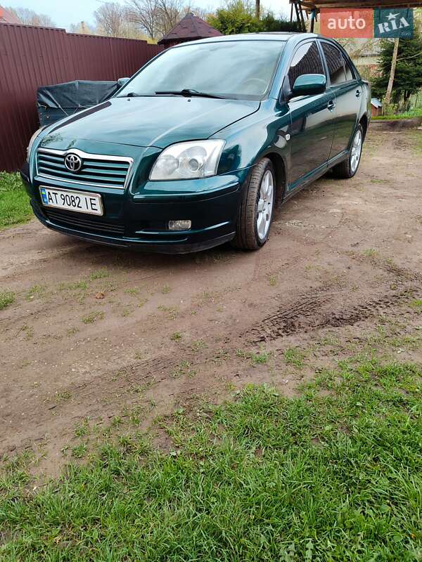 Ліфтбек Toyota Avensis 2003 в Болехові