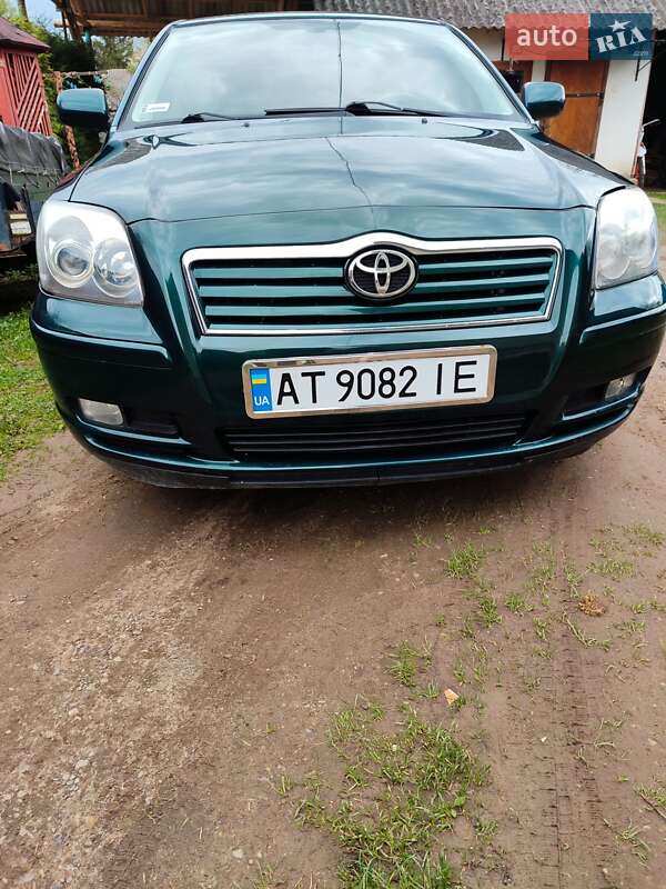 Ліфтбек Toyota Avensis 2003 в Болехові