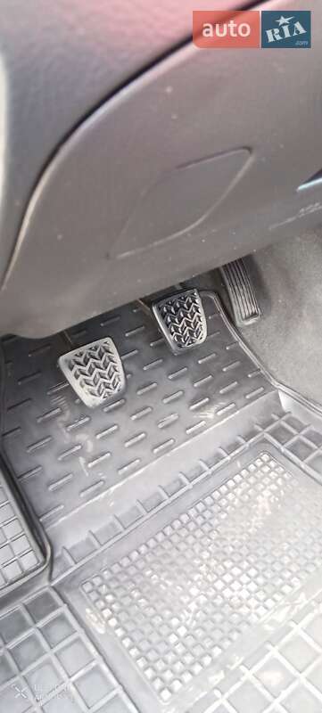 Універсал Toyota Avensis 2003 в Бару