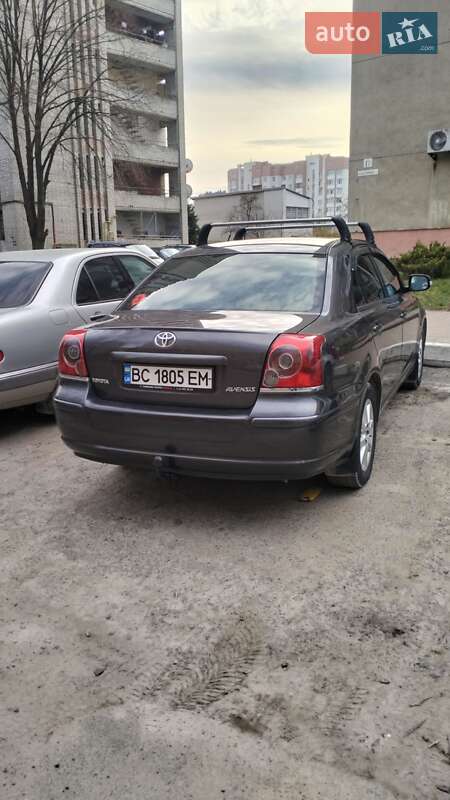 Седан Toyota Avensis 2007 в Львові