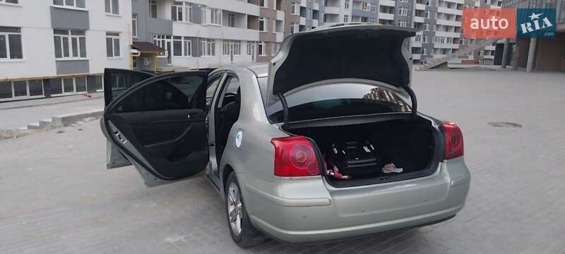 Седан Toyota Avensis 2005 в Тернополе