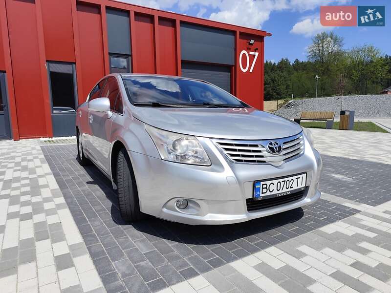 Седан Toyota Avensis 2010 в 