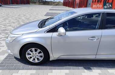 Седан Toyota Avensis 2010 в 