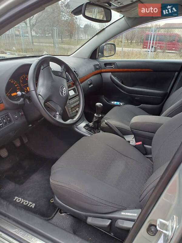 Седан Toyota Avensis 2006 в Николаеве