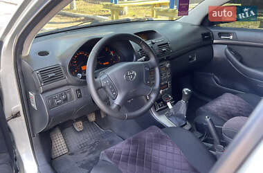 Седан Toyota Avensis 2004 в 