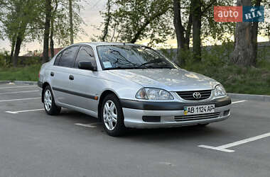 Седан Toyota Avensis 2002 в Вінниці