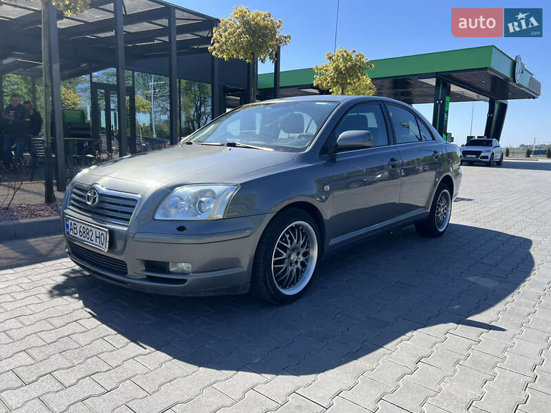 Седан Toyota Avensis 2004 в 