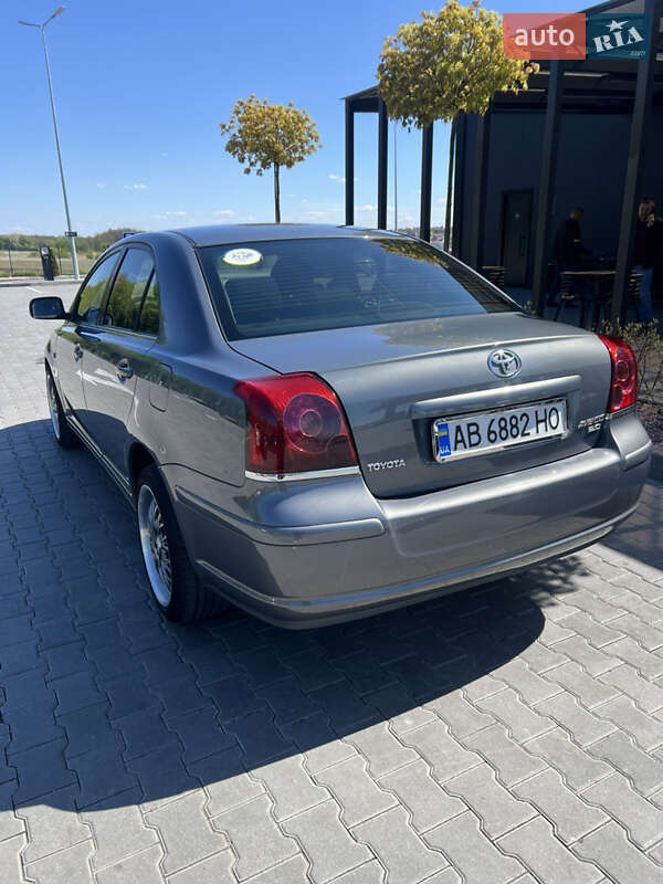 Седан Toyota Avensis 2004 в Виннице